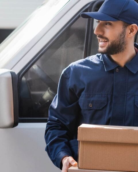 1111-saudi-commerce-delivery-guy-logistics-02